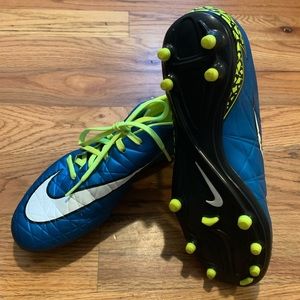 Nike Women’s Hypervenom Phelon 2 FG Cleats